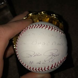 PETE ROSE SIGNED BASEBALL w/ CASE!